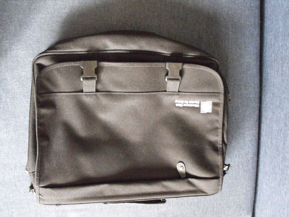 Колекция от чанти за през рамо и раници; нови, неупотребявани!