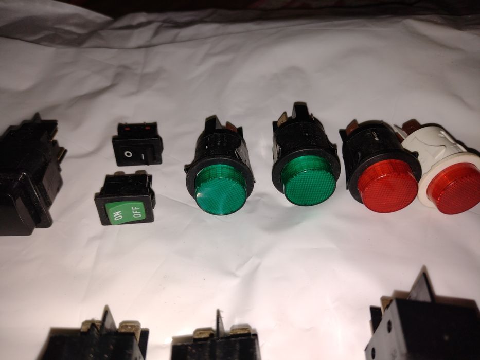 Vând diverse întrerupătoare noi de calitate produse in Romania!