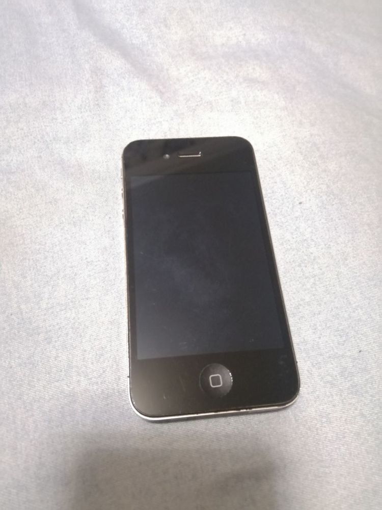 IPhone 4s 32gb sotiladi