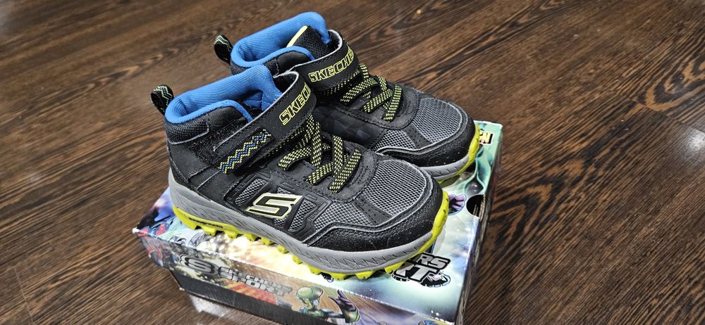 Skechers 30 номер детски боти запазени  30 ти номер