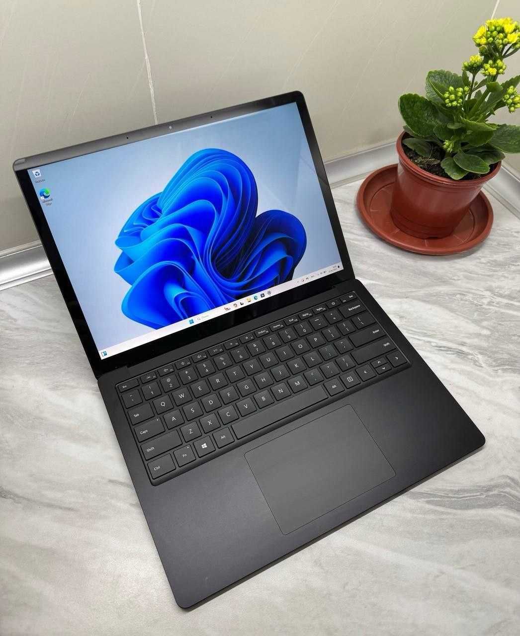 Surface Laptop 4  13.5” 2K IPS Touchscreen  I7-1185G7 vPro 16GB /256GB