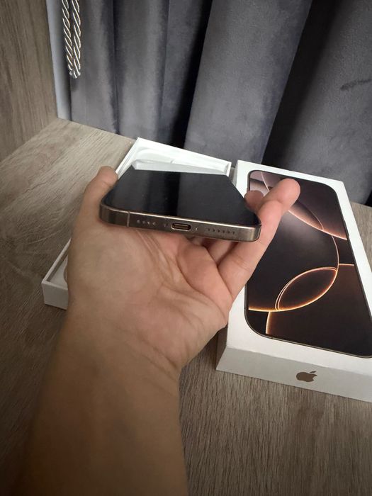 iPhone 16 Pro Max