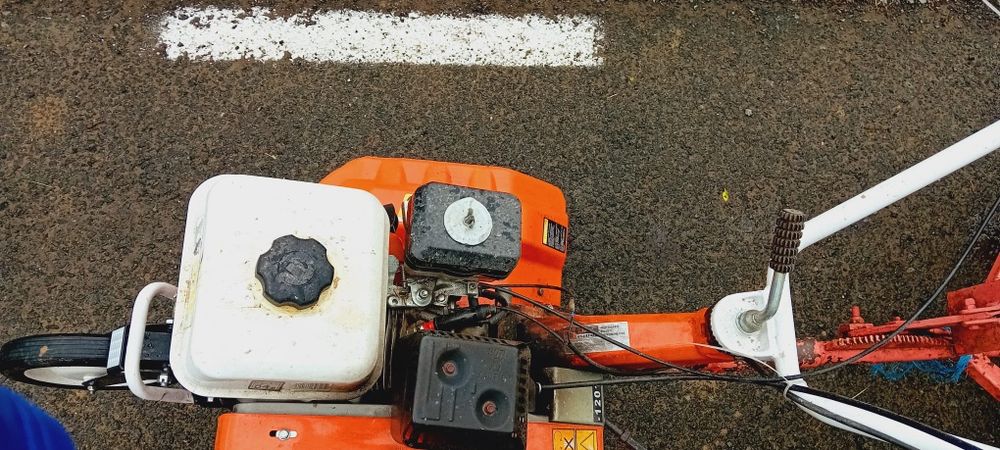 Motocultor cu remorcă și freză aproape nou