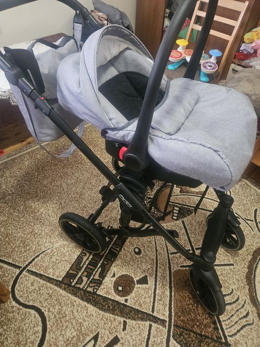 Комбинирана бебешка количка