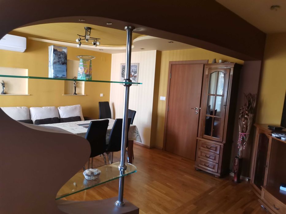 Дава се под наем Тристаен апартамент в Стара Загора, Аязмото - 93 кв.м за 408 € - Снимка #1