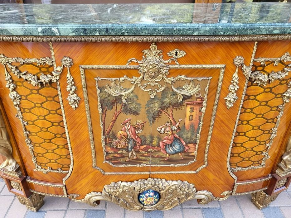 Феноменален шкаф в стил Луй  ХV