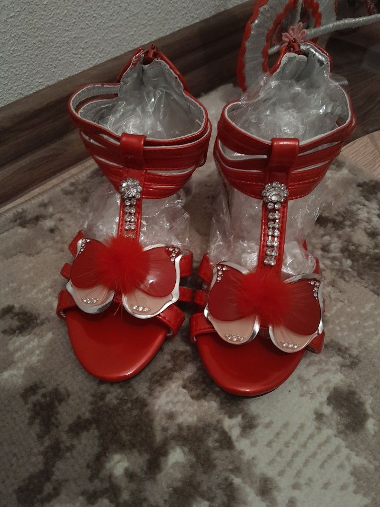 Sandale fetițe noi