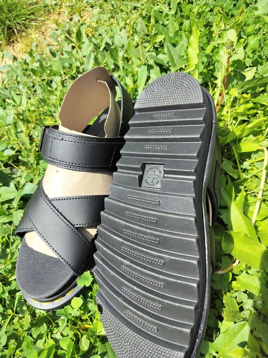 Vând sandale damă Dr. Martens, nr. 39