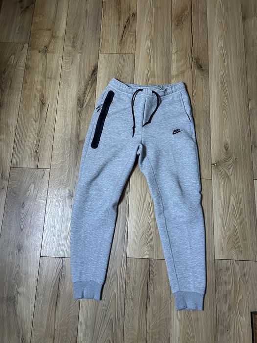 Pantaloni nike tech