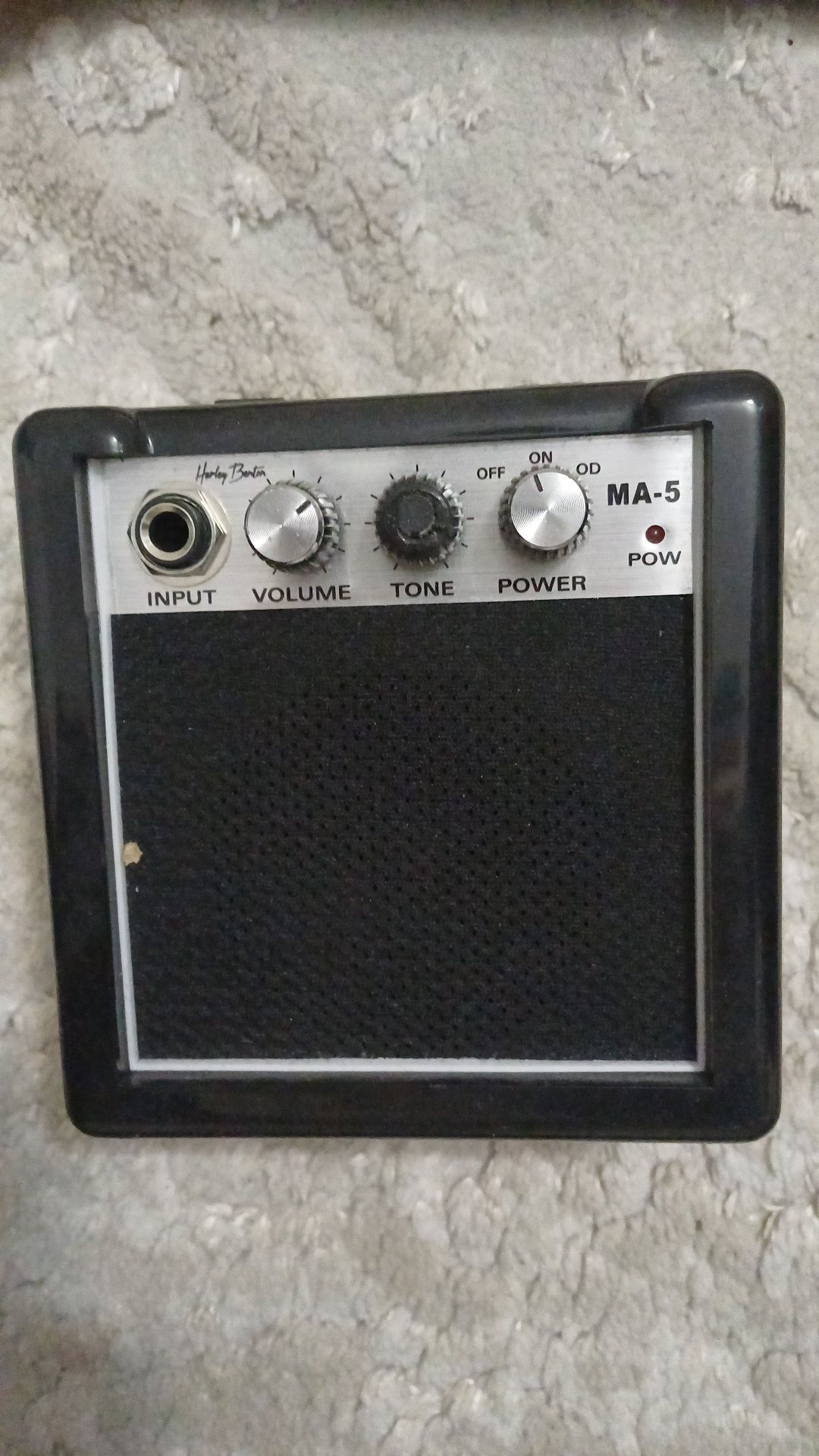 Vand bass warriors + strap si mini amp ambele in stare perfectă