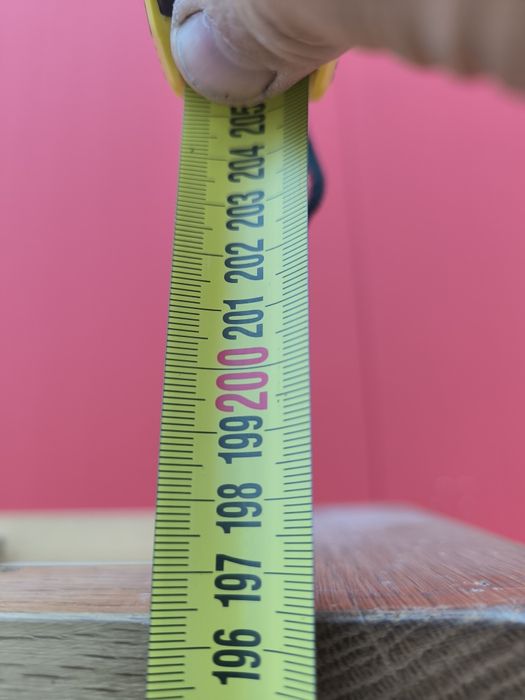 Шкаф от масивен дъб