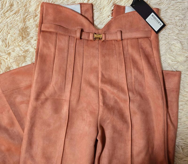 Чисто нов панталон на 29desires