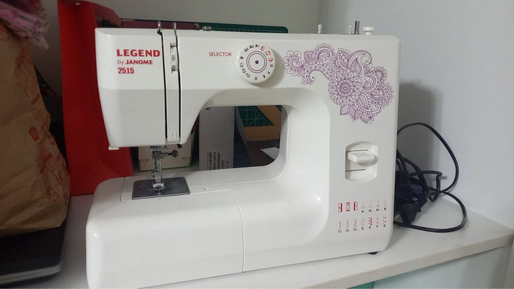 Продаётся швейная машинка
