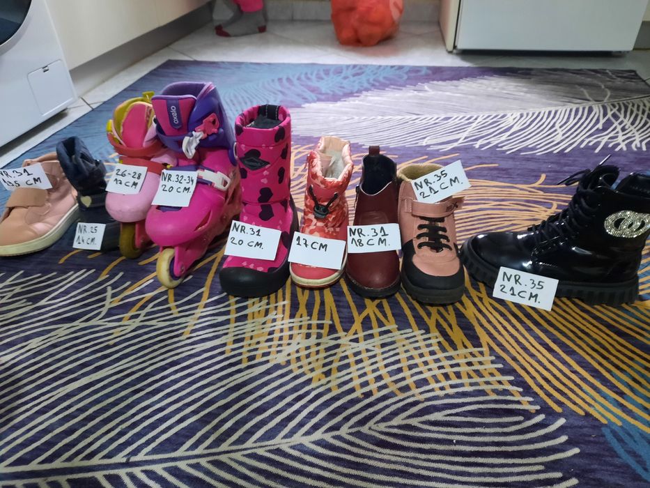 Vând papuci de copii