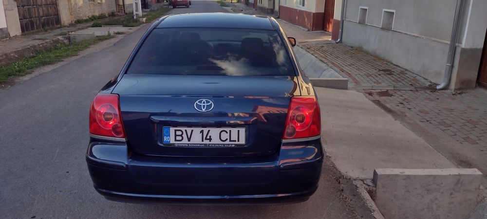 Toyota Avensis benzină