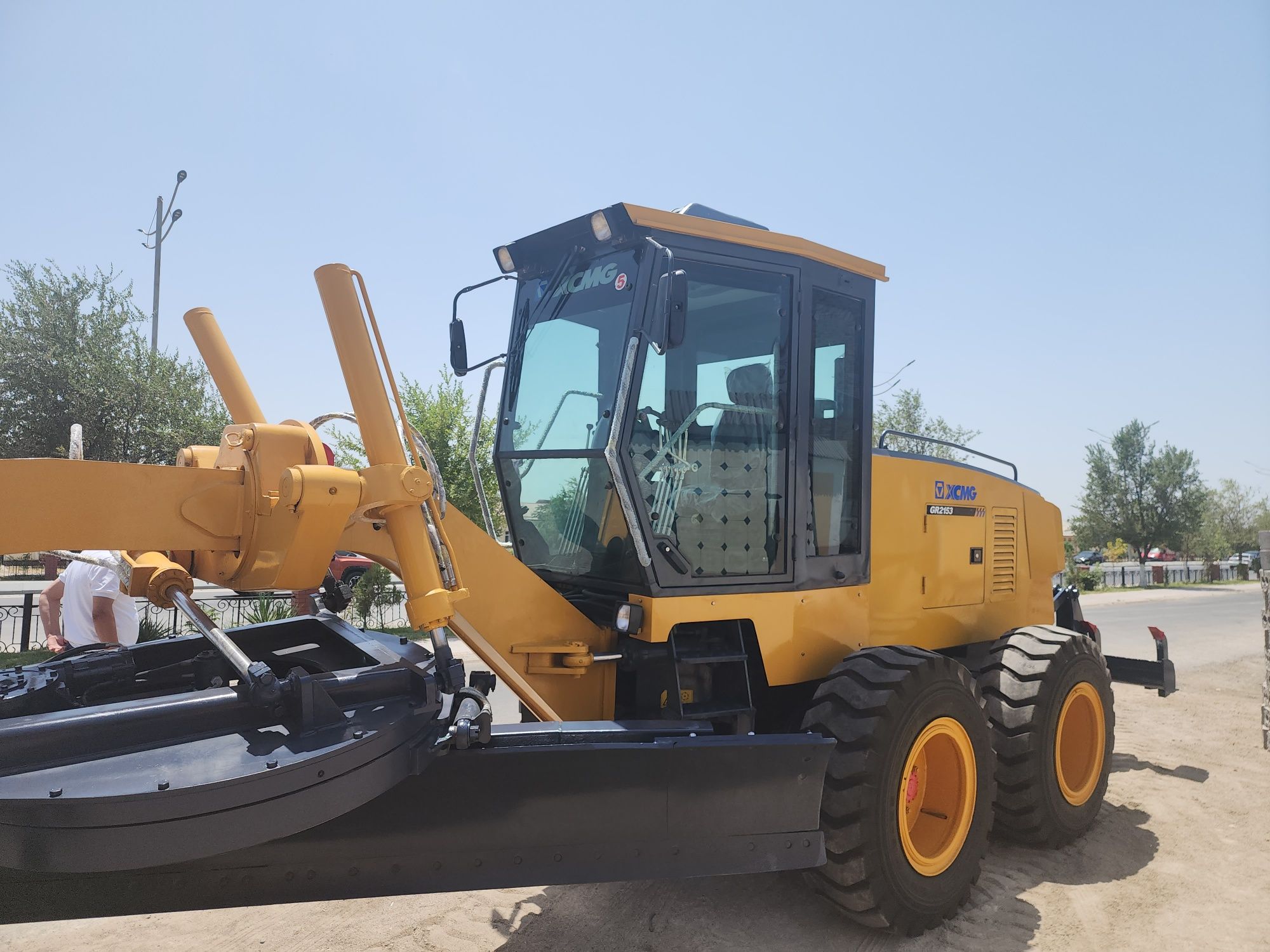 Грейдер xcmg GR 215