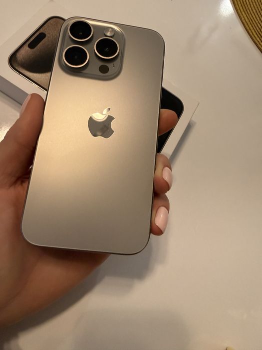 Vand iphone 15 pro ,Natural Titanium ,128 GB