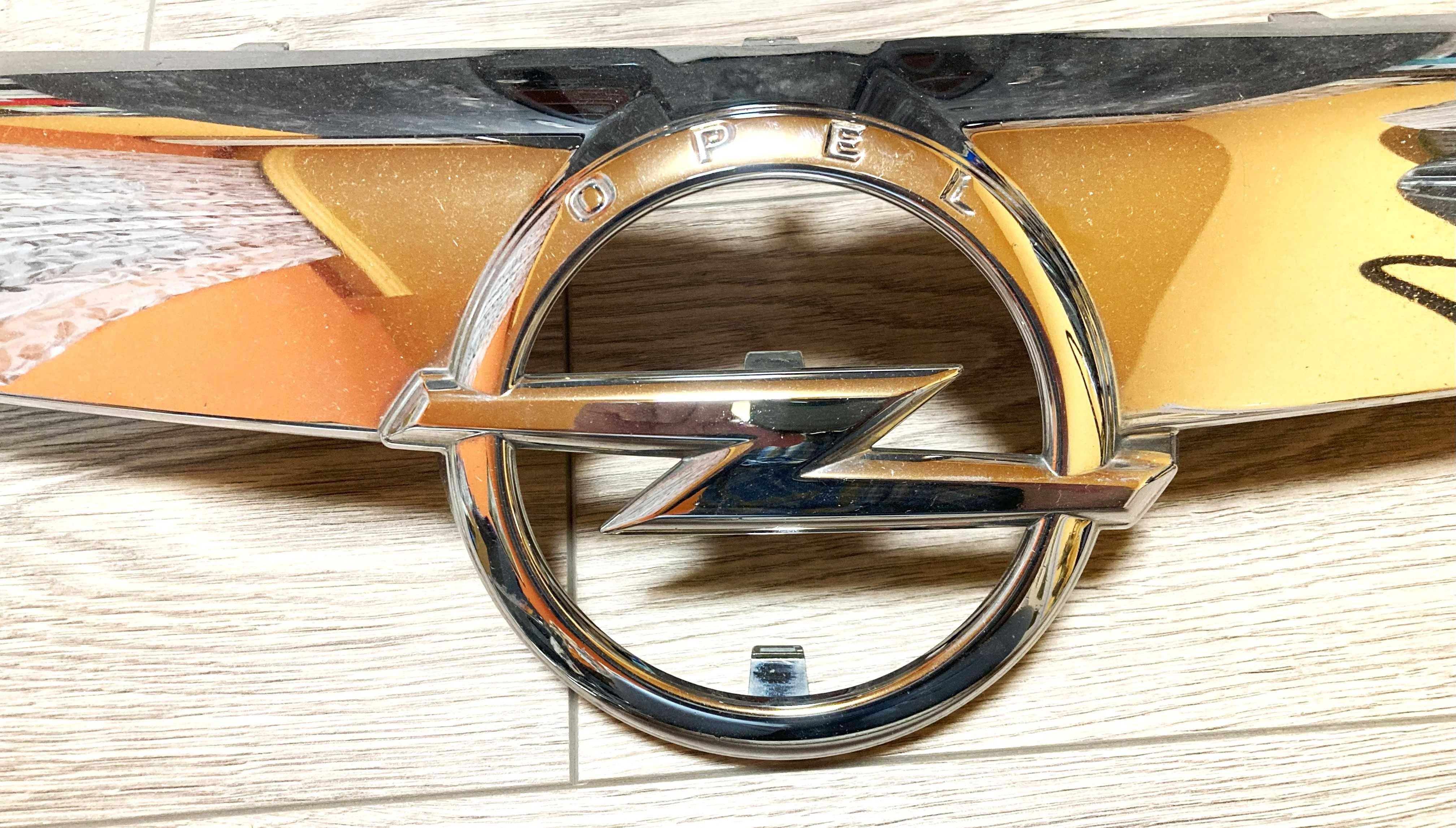 Комплект хромирани детайли за предната решетка на Insignia A до 2013 г