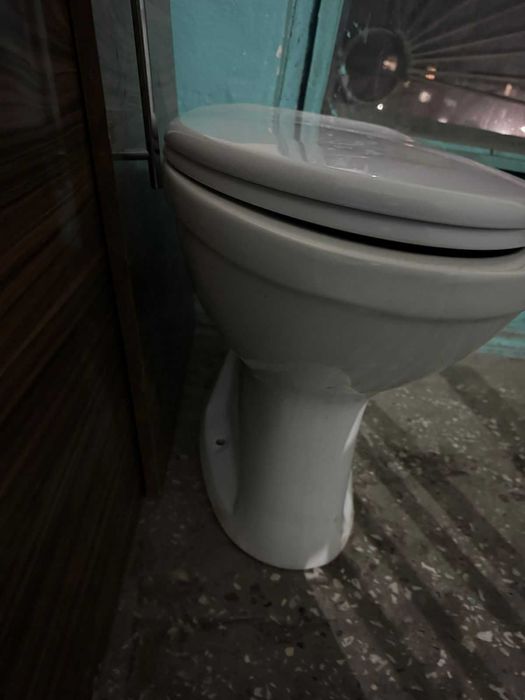 Продам за символическую оплату унитаз бу