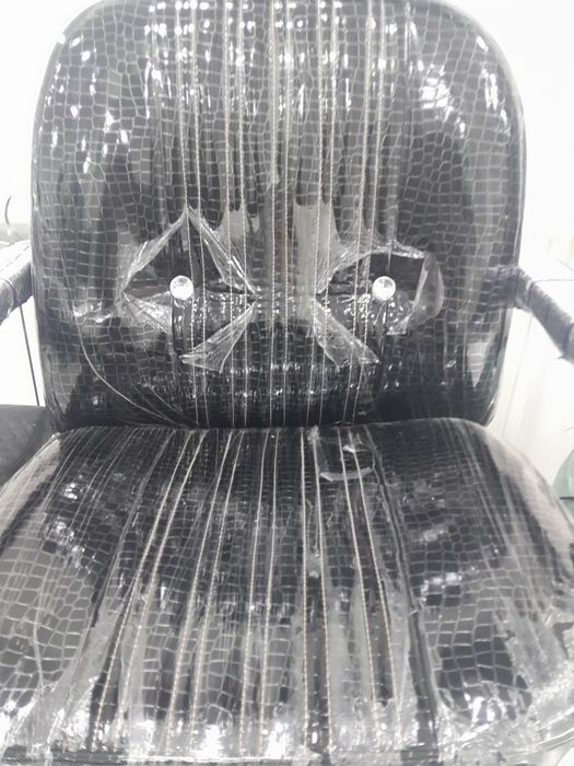 Kreslo salon 100$ keliwamzi