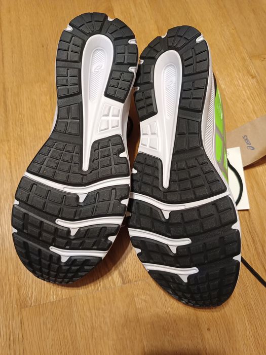 ASICS Jolt 3      .