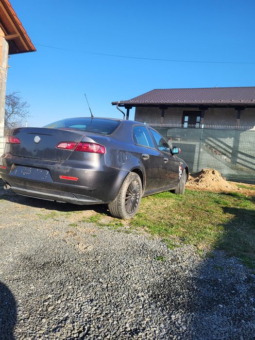 Vând alfa Romeo 159
