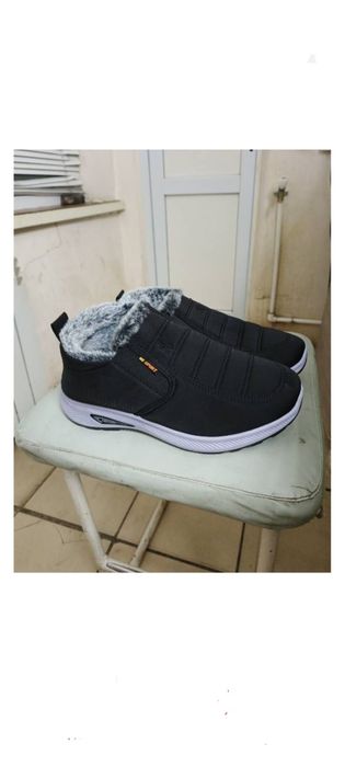 Продам кросовки новые абсолютно