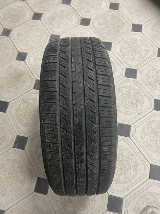 Шина размер 215/56R17 в оличном состоянии