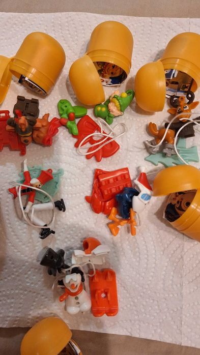 Коледни играчки от Киндер