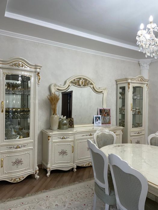 Продам Турецкую мебель в отличном состоянии. Стол длина 5-м, ширина-13