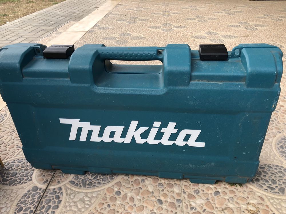 Саблен трион Makita JR3070CT