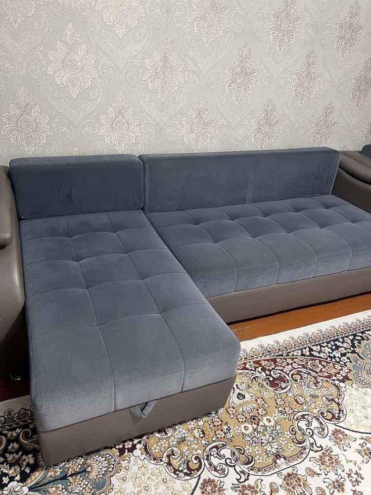 Диван с раздвежным креслом