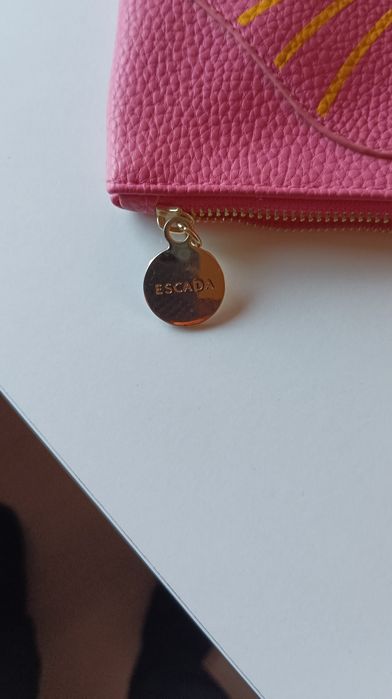 Escada несесер ориг.