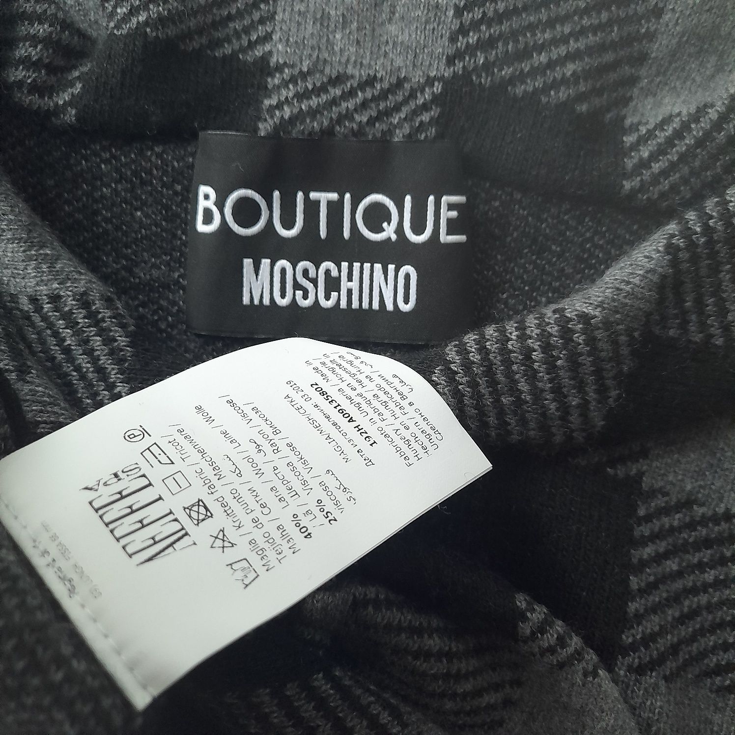 Pulover Boutique Moschino autentic
