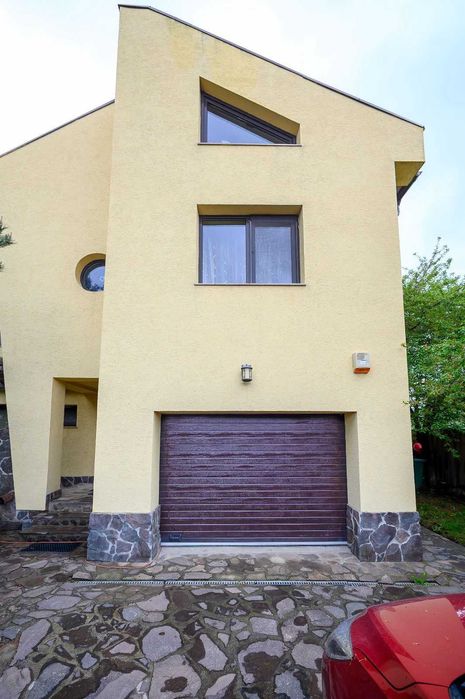 Vila 5 camere, Iași- platou Galata, 240 mp, teren 806 mp