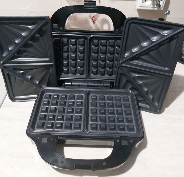 Sandwich  Maker 2 în 1