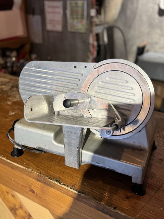 Feliator profesional pret 1000 de lei