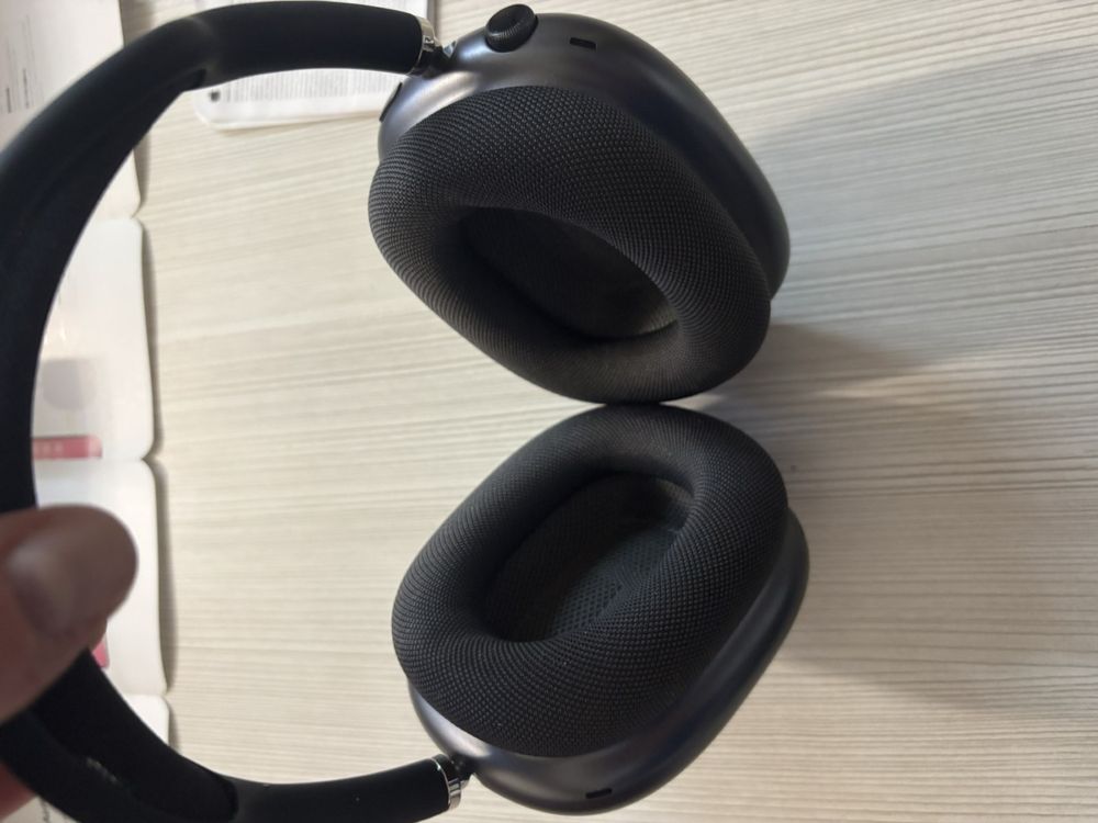 Apple +AirPods Max