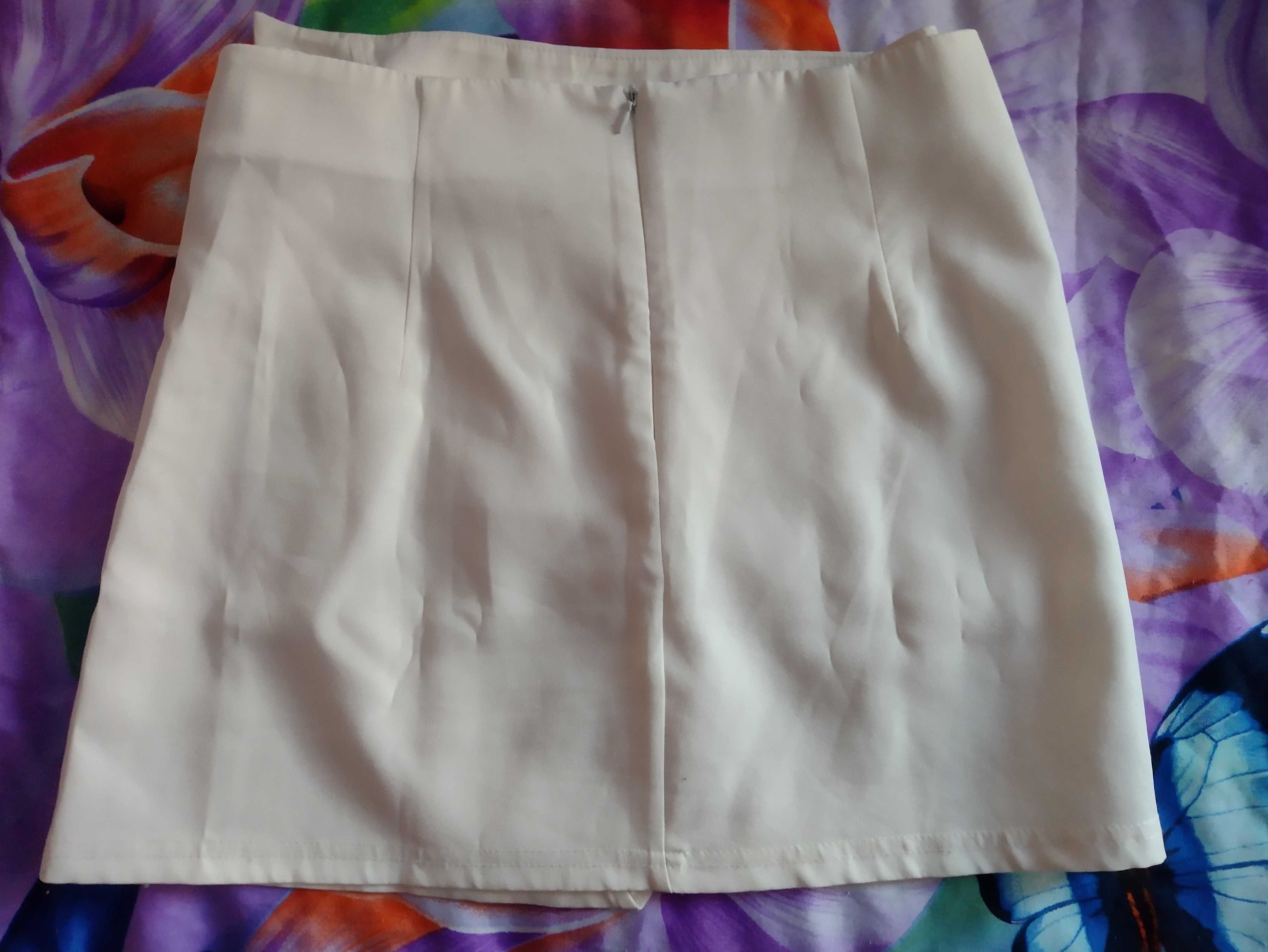 Ефектна бяла пола