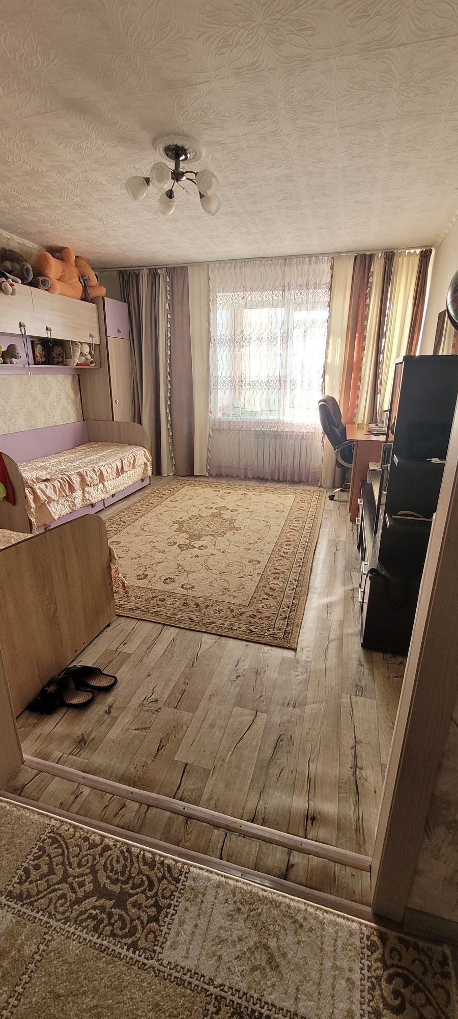 Срочно продам 2 х комнатную квартиру. 4 микрорайон 35 дом.