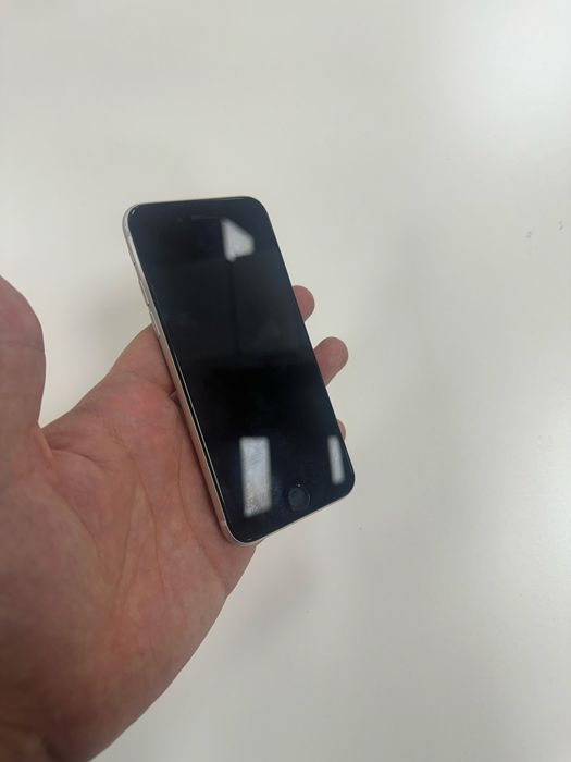 Продам Iphone SE 3