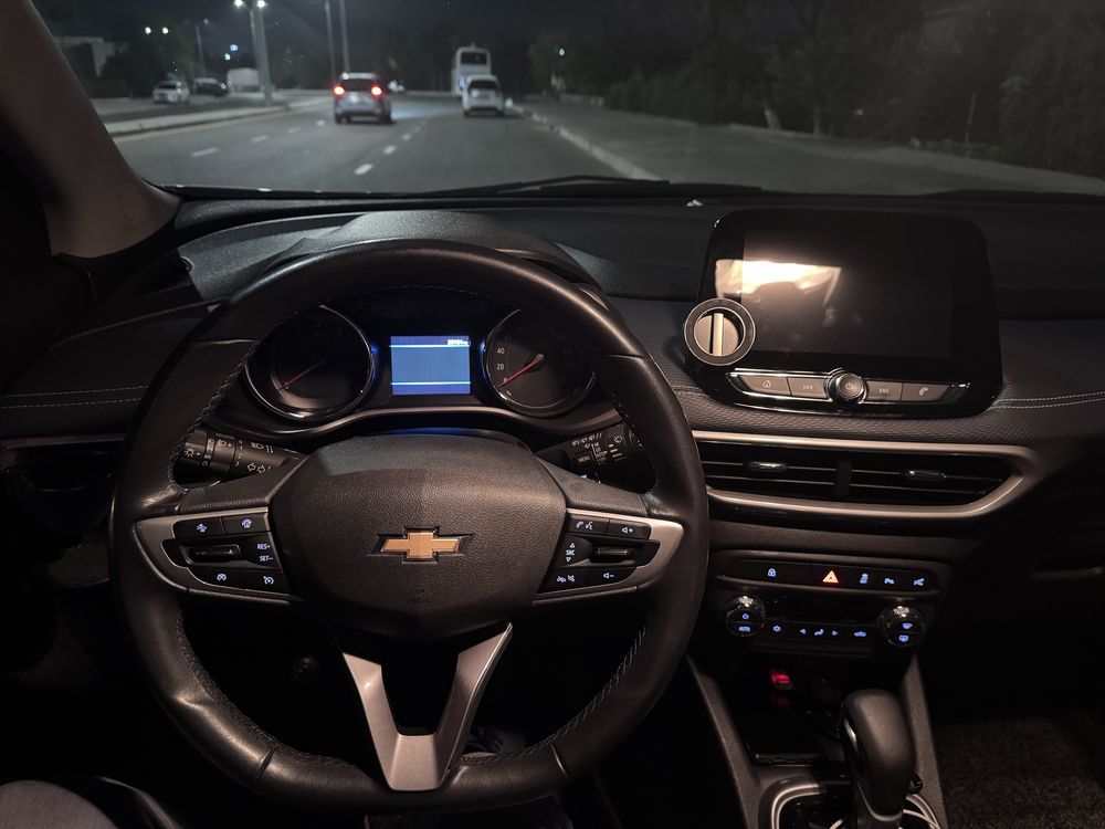 Chevrolet Tracker Premier 2023-yil