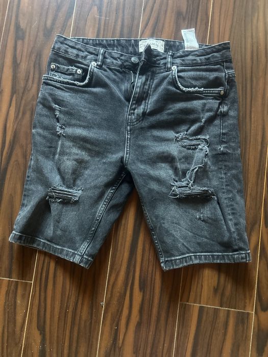 Vand blugi vara Bershka numar 38 impecabili