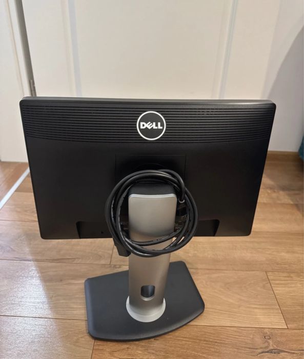 Monitor Dell cu brat ajustabil