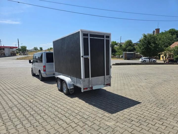Remorca 750 cub cu sistem franare