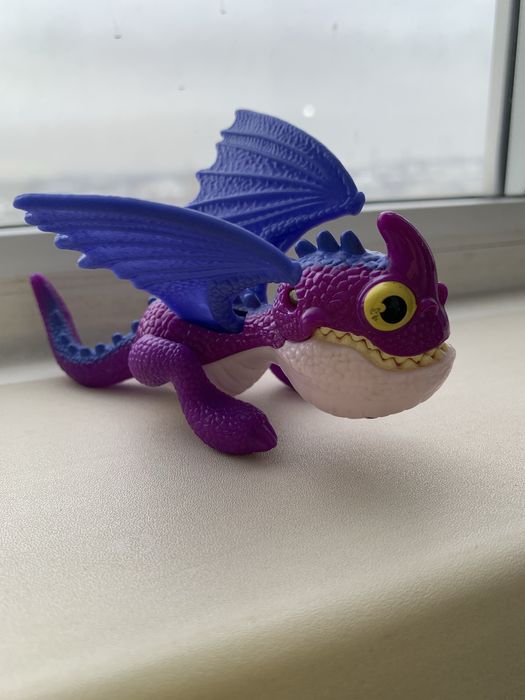 Продам колллекционную  игрушку (дракон)