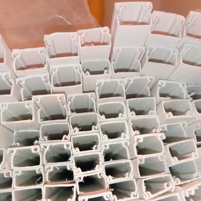 Кабельный канал из электроизоляционного материала