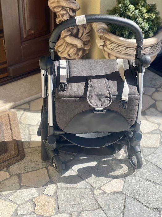 Cărucior super compact impecabil