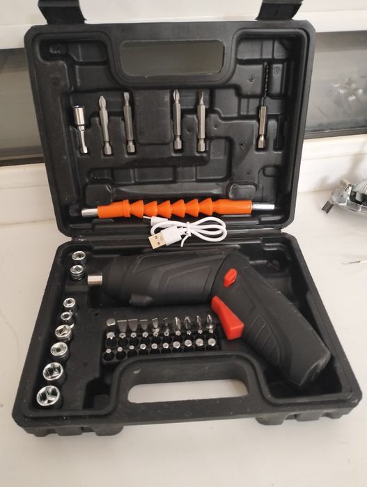 Шуруповёрт - автомат отвёртка.  Продаётся из-за недобности.