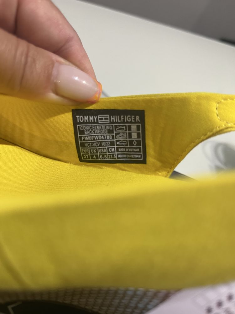 Сандали от плат на Tommy Hilfiger номер 37